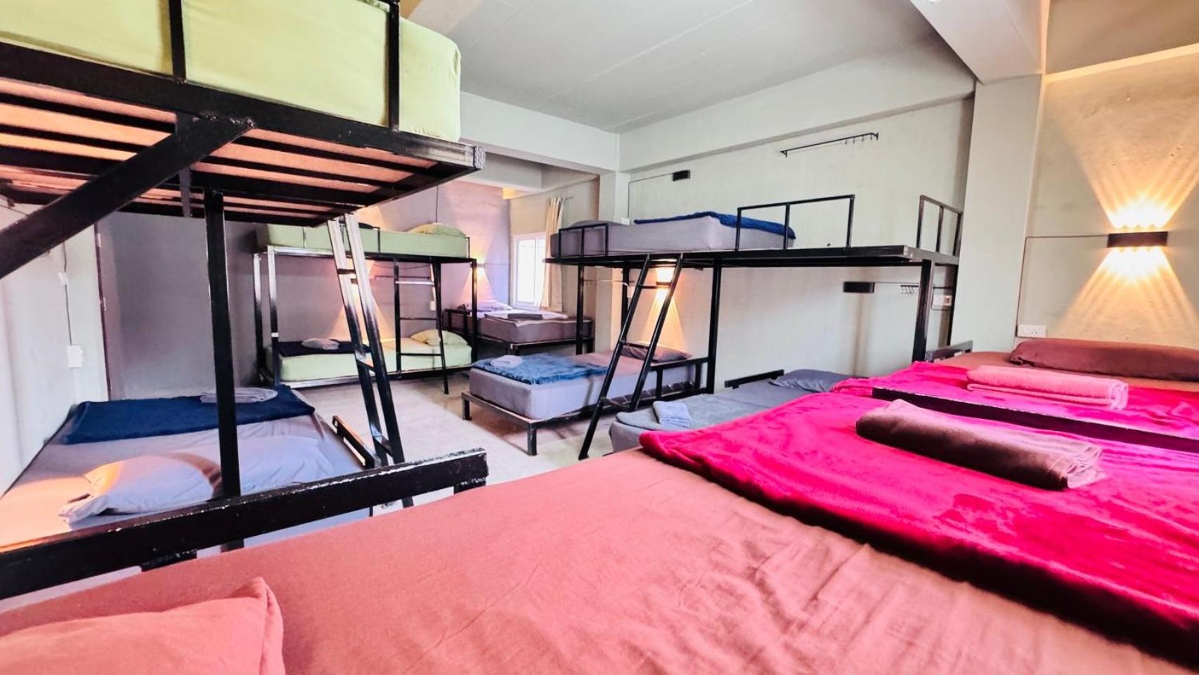 Stay At Moon Hostel หาดริ้น ภายนอก รูปภาพ